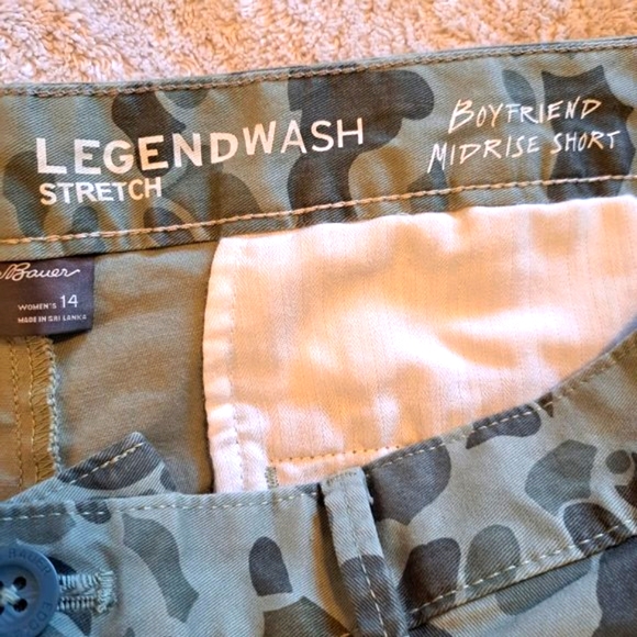 Eddie Bauer Legend Wash Midrise Boyfriend Camo Shorts Size 14 - Picture 4 of 4
